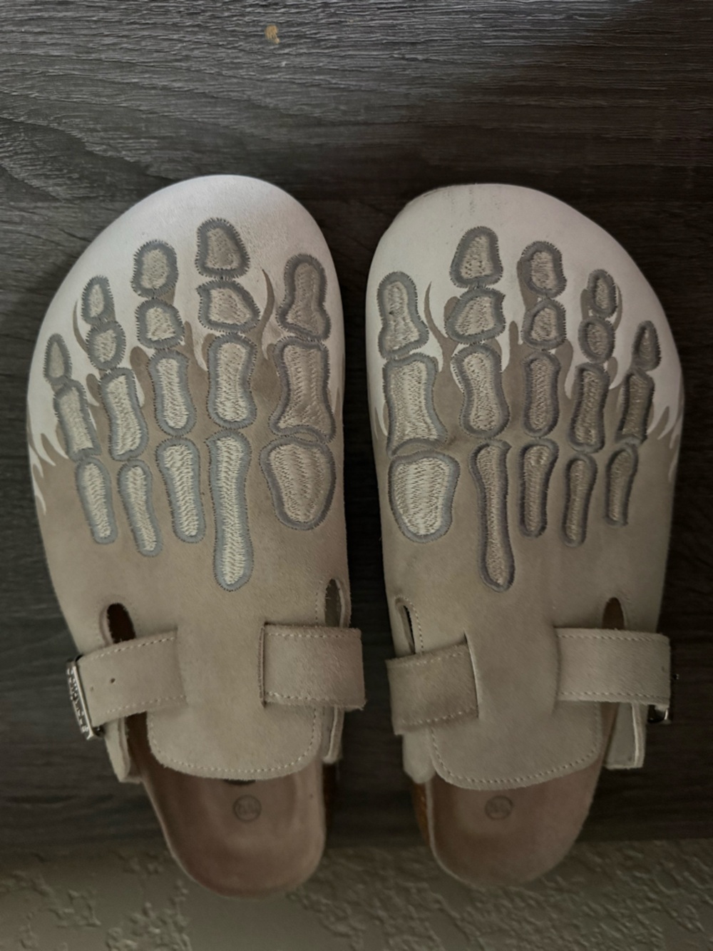 OMNY OCTAVIOUS MARKS FISHBONE CLOGS : SIZE 11/12GREY & WHITE)